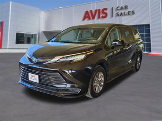 Used 2023 Toyota Sienna LE image 1