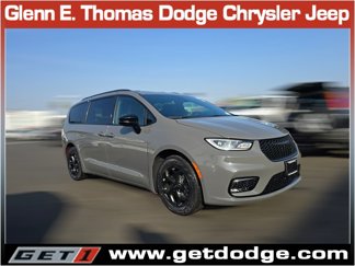 New 2025 Chrysler Pacifica Premium image 1