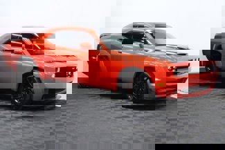 Used 2019 Dodge Challenger SXT image 1