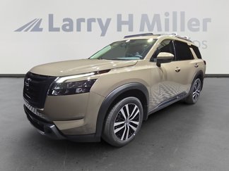New 2025 Nissan Pathfinder Platinum image 1