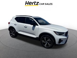 Used 2024 Volvo XC40 B5 Core image 1