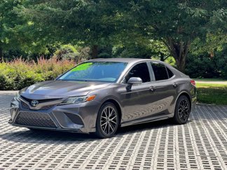 Used 2018 Toyota Camry SE image 1