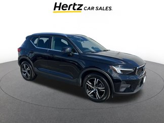 Used 2024 Volvo XC40 B5 Core image 1