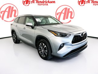 Used 2024 Toyota Highlander XLE image 1