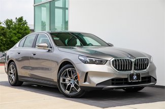 New 2024 BMW i5 eDrive40i w/ Premium Package image 1