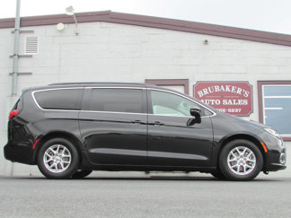Used 2022 Chrysler Pacifica Touring-L image 1