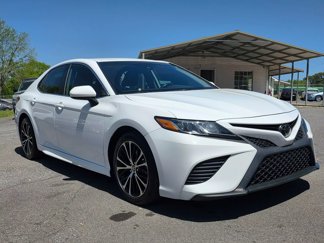 Used 2020 Toyota Camry SE image 1