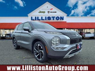 Used 2023 Mitsubishi Outlander SE image 1