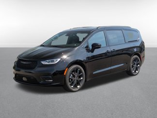New 2025 Chrysler Pacifica Limited image 1