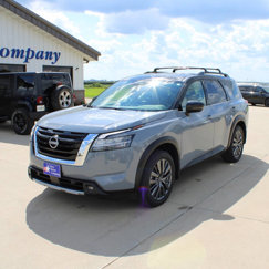 Used 2022 Nissan Pathfinder SL w/ SL Premium Package image 1