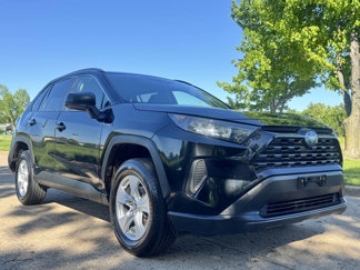 Used 2019 Toyota RAV4 LE image 1