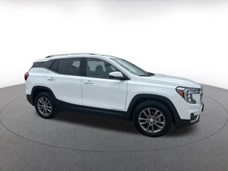 Used 2024 GMC Terrain SLT image 1