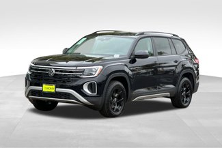 New 2025 Volkswagen Atlas Peak Edition SE image 1