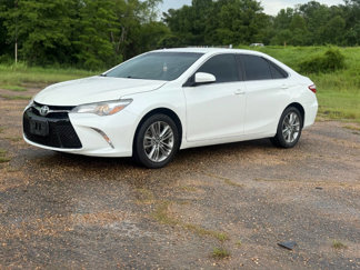 Used 2017 Toyota Camry SE image 1