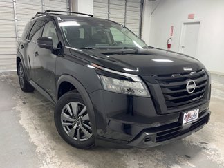 Used 2024 Nissan Pathfinder SV image 1