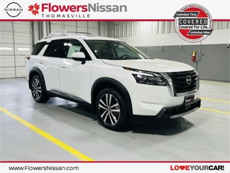 New 2025 Nissan Pathfinder Platinum image 1