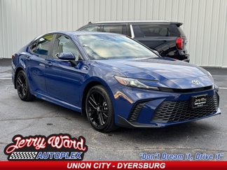 Used 2025 Toyota Camry SE image 1