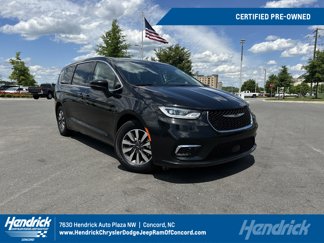 Certified 2023 Chrysler Pacifica Touring-L image 1
