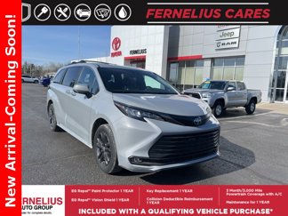 Used 2024 Toyota Sienna XLE Woodland Edition image 1