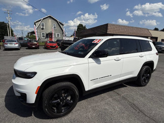 Used 2023 Jeep Grand Cherokee L Laredo image 1