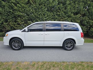 Used 2017 Dodge Grand Caravan SXT image 1