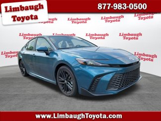 Used 2025 Toyota Camry SE image 1