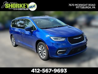 Certified 2021 Chrysler Pacifica Touring-L w/ Uconnect Theater Family Group image 1
