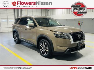 New 2025 Nissan Pathfinder Platinum image 1