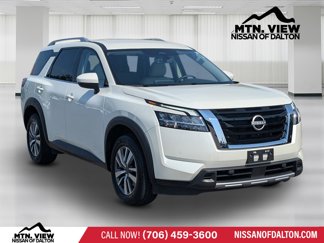 Used 2024 Nissan Pathfinder SL image 1