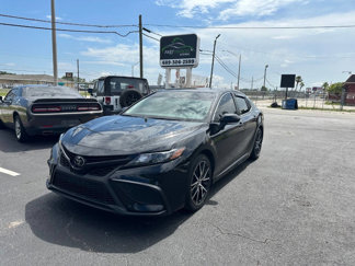Used 2023 Toyota Camry SE image 1