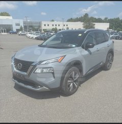 Used 2021 Nissan Rogue Platinum image 1