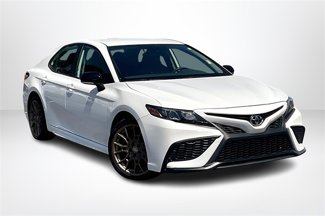 Used 2024 Toyota Camry SE image 1