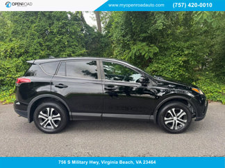 Used 2018 Toyota RAV4 LE image 1
