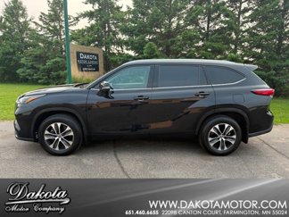 Used 2021 Toyota Highlander XLE image 1