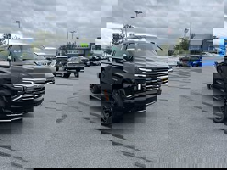New 2025 Chevrolet Suburban Premier image 1