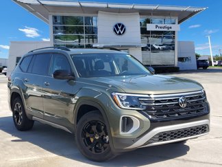 New 2025 Volkswagen Atlas Peak Edition SE image 1