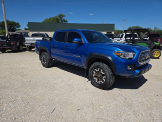 Used 2017 Toyota Tacoma TRD Off-Road w/ Tow Package (A/T) image 1