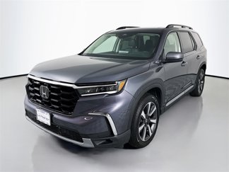 Used 2025 Honda Pilot Touring image 1