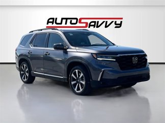 Used 2025 Honda Pilot Touring image 1