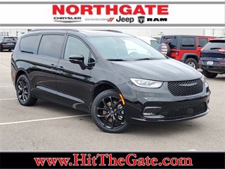 New 2025 Chrysler Pacifica Limited image 1