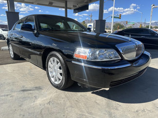 Used 2009 Lincoln Town Car Signature Limited image 1