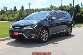 Used 2018 Chrysler Pacifica Limited w/ Tire & Wheel Group image 1