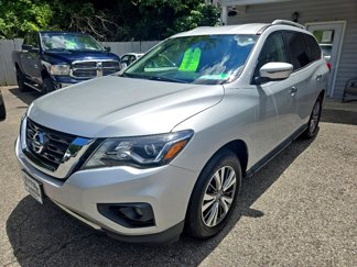 Used 2018 Nissan Pathfinder SV image 1