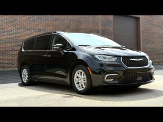Used 2024 Chrysler Pacifica Touring-L image 1
