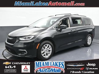 Used 2022 Chrysler Pacifica Touring-L image 1