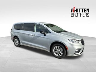 Used 2024 Chrysler Pacifica Touring-L image 1