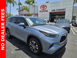 Certified 2023 Toyota Highlander XLE image 1