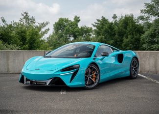 New 2025 McLaren Artura image 1