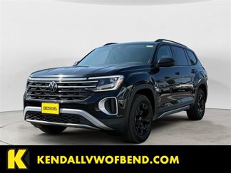 New 2025 Volkswagen Atlas Peak Edition SE image 1