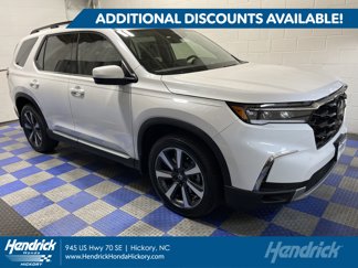 New 2025 Honda Pilot Touring image 1
